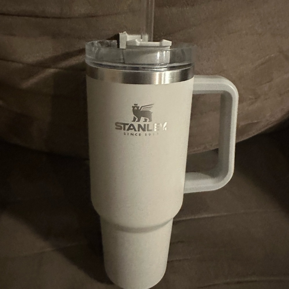 Stanley White Tumbler with Handle 40oz